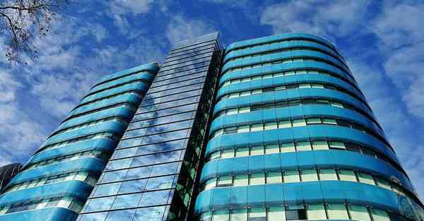 钢铁侠人工智能铠甲勇士（我想看钢铁侠铠甲）